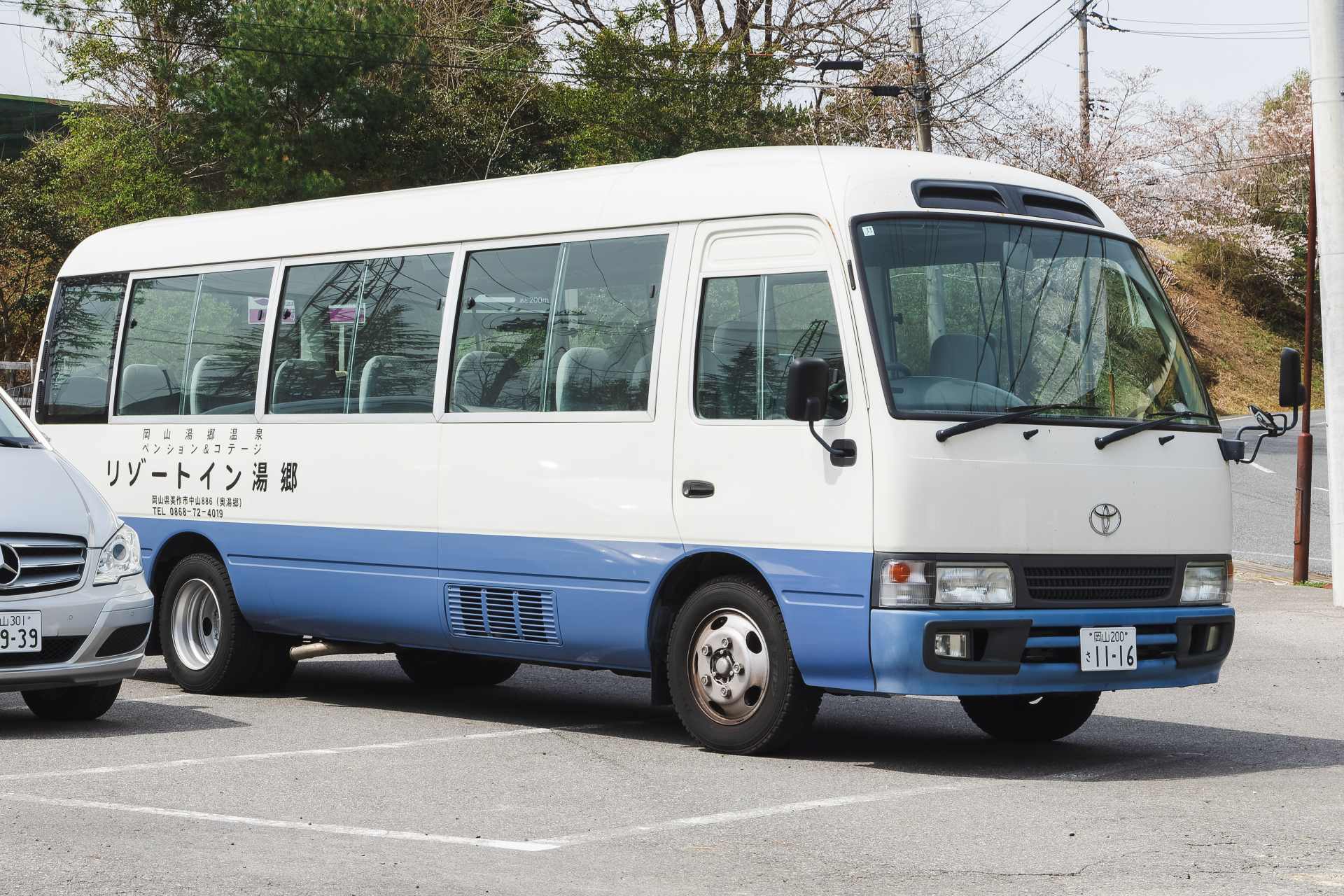 無料送迎大型バスの画像